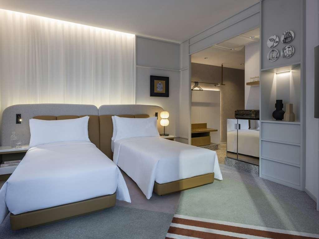 Mondrian Hong Kong Hotel Room photo
