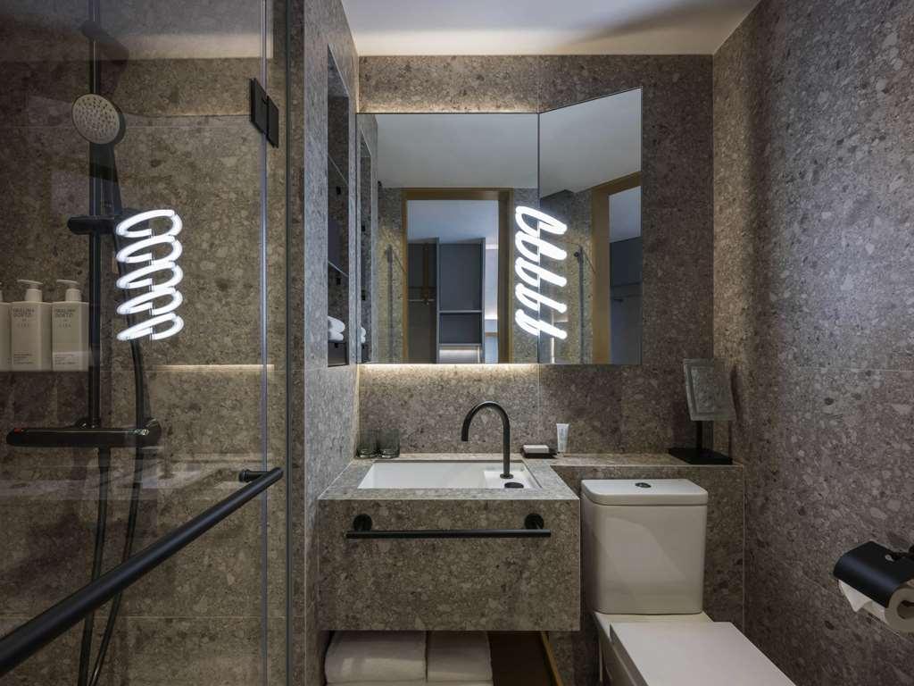 Mondrian Hong Kong Hotel Room photo